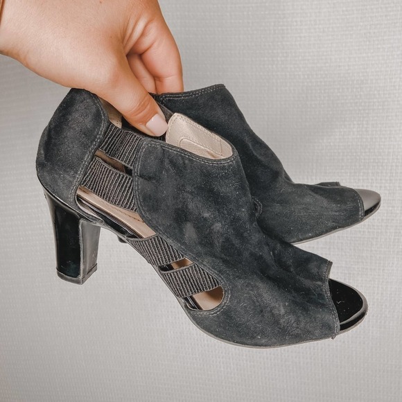 Lifestride | Strappy Heel Black Bootie 8.5‎ Comfort - Picture 1 of 6